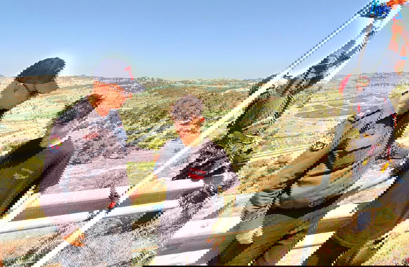 "יותר כיף ממשחקי מחשב", קורן לצד אביו מפקד תחנת יהודה