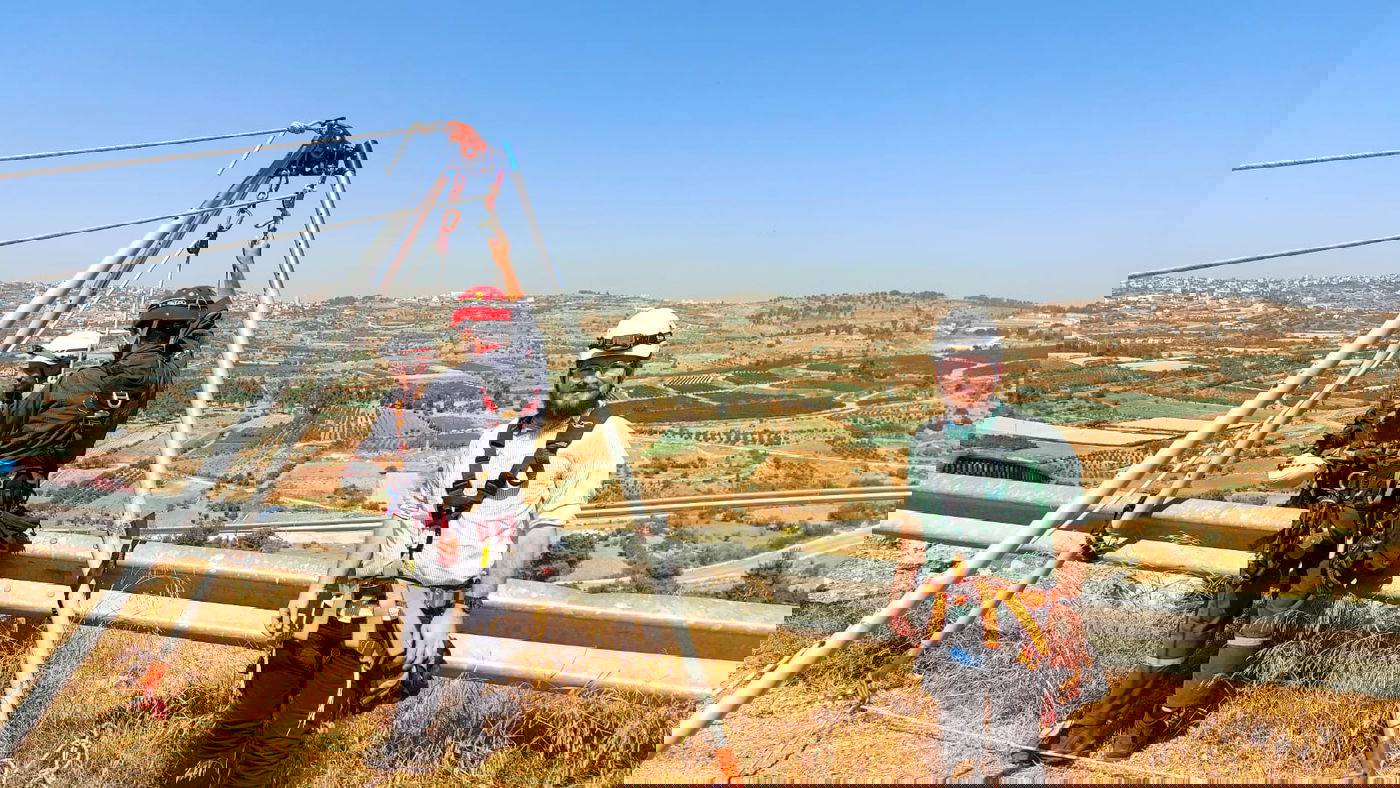 "רק תמונה" הפך להשתתפות בתרגול. כותב השורות לצד כבאי יחידת יל"מ