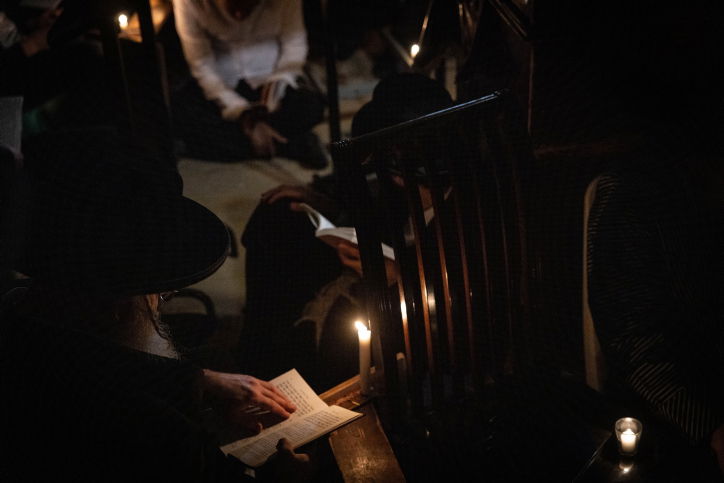 1955 שנים של גלות וייסורים, עם ישראל מבכה על החורבן | "רְאֵה וְהַבִּיטָה, לְמִי עוֹלַלְתָּ כֹּה"