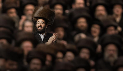 שעיה לברון מארח את גדולי בעלי המנגנים במחרוזת לכבוד שמחת בית בעלזא