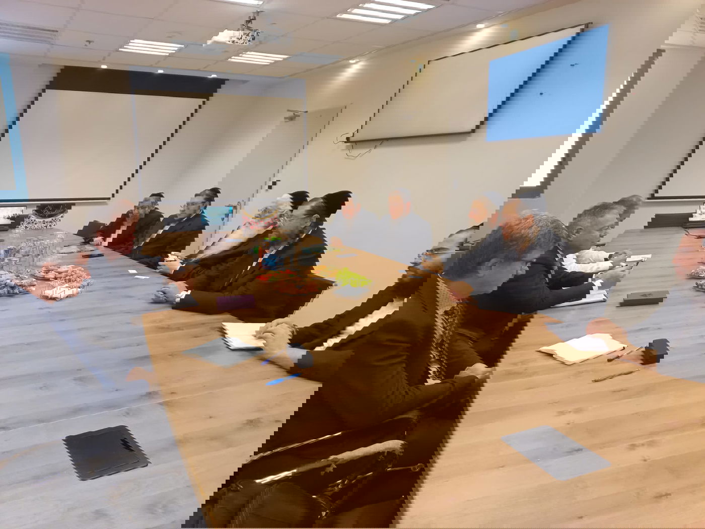 הפגישה היום בלשכת השר פרוש