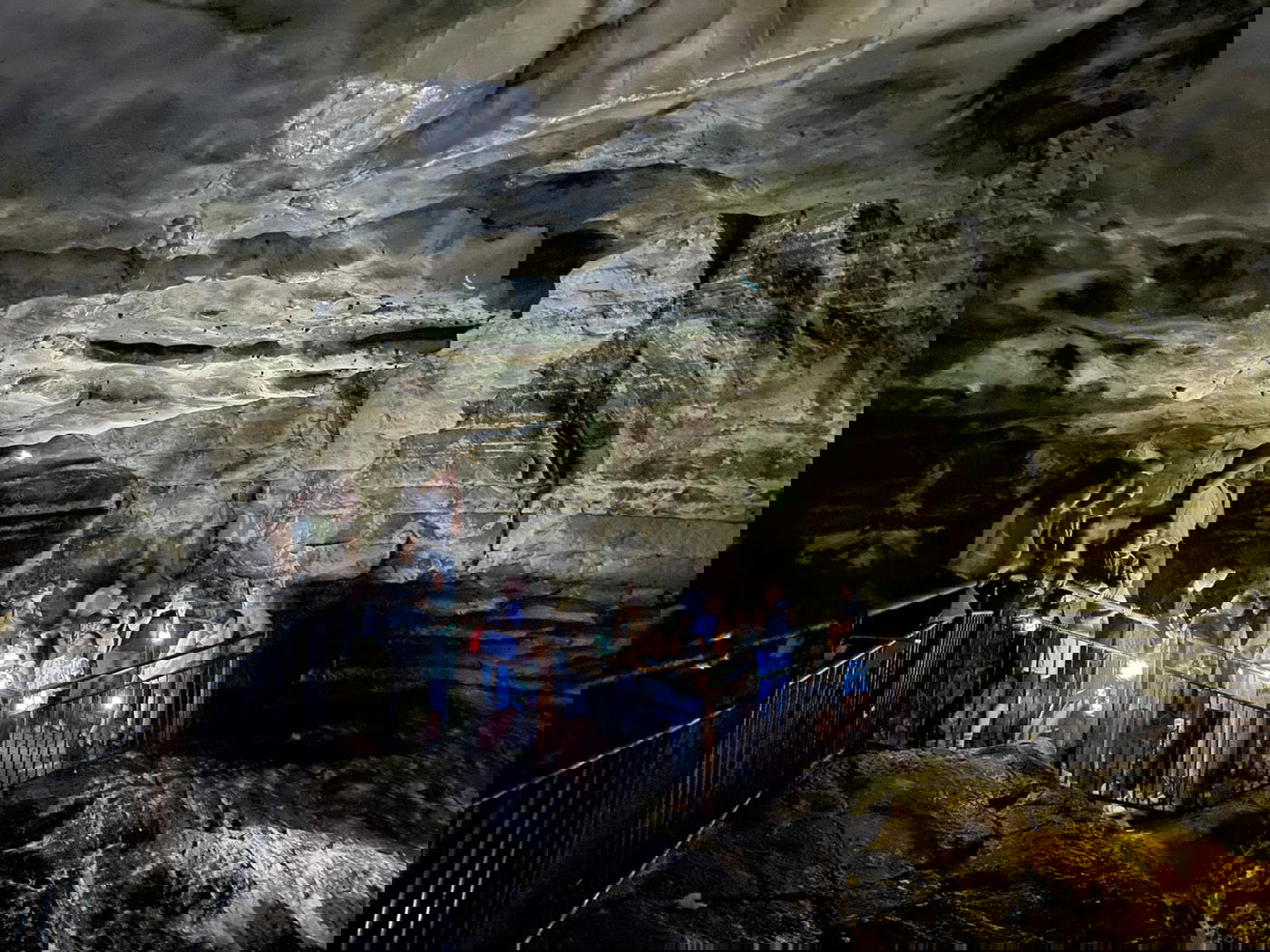 הצטרפו לבין הזמנים תוסס בתיירות ראש הנקרה