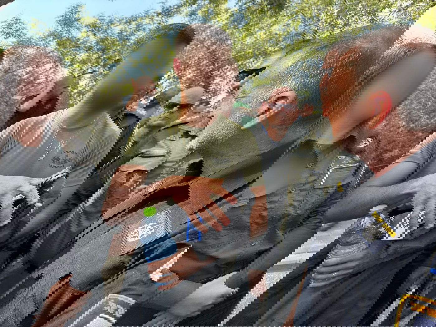 לוחם מג״ב שנטרל את המחבל ואשתו עם המפכ"ל בזירה