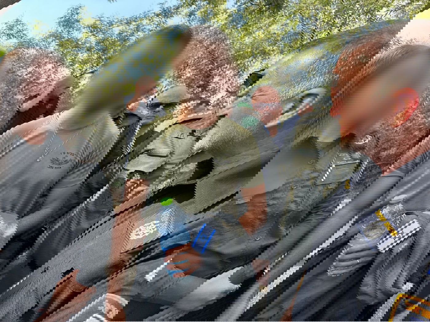 לוחם מג״ב שנטרל את המחבל ואשתו עם המפכ"ל בזירה