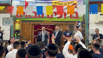 מרגי עם מנהל הארגון