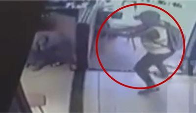 תיעוד דרמטי: המחבל פותח באש על סועדים בהמבוגריה