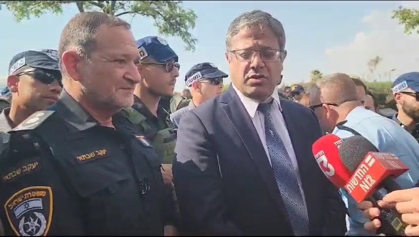 בן גביר וקובי שבתאי בזירת פיגוע