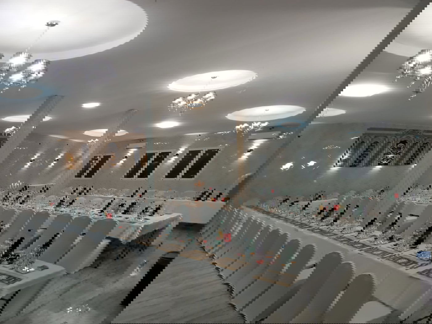 אולמות האירוח בדינוב