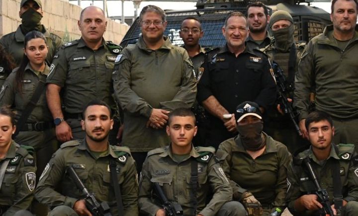 בן גביר הפך למגן המשטרה, עיתונאים תוקפים: "התחנפות"