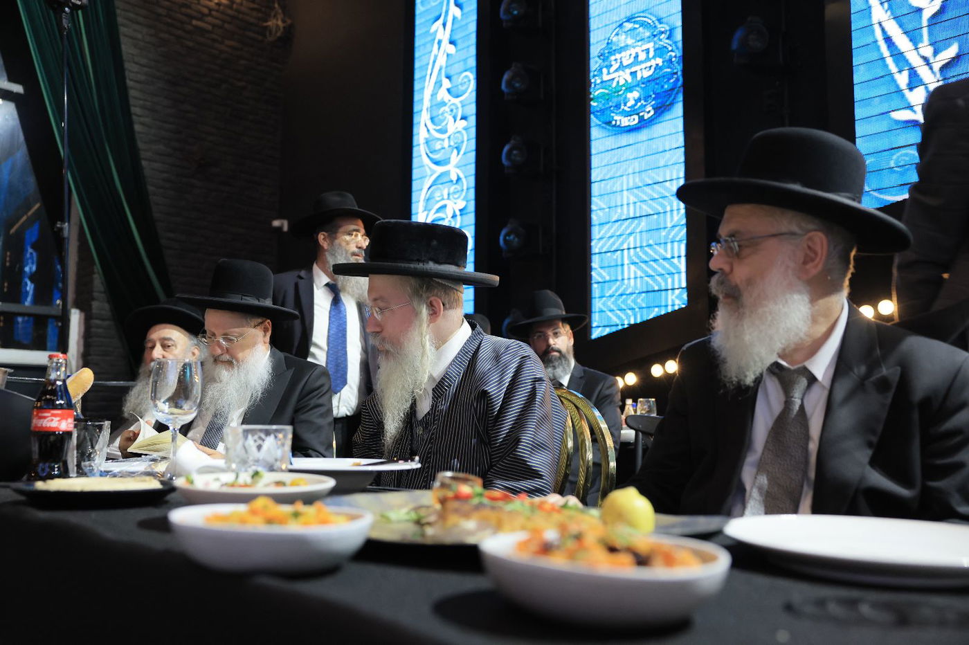 רבנים ואישי ציבור השתתפו בשמחת הבר-מצווה של ה'ינוקא' | גלריה 