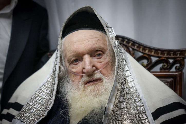 ביום אחד: ברית והנחת תפילה לבני נכדו של הגר"מ שטרנבוך