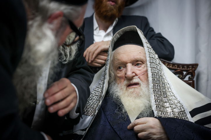 ביום אחד: ברית והנחת תפילה לבני נכדו של הגר"מ שטרנבוך