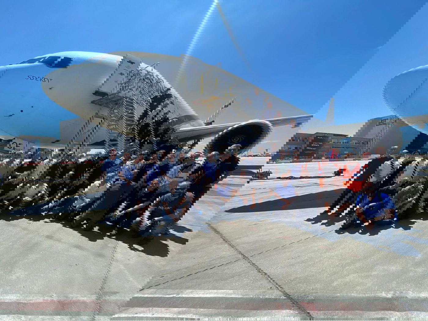 צוות הטיסה כבר בעננים עוד בטרם החלה הטיסה