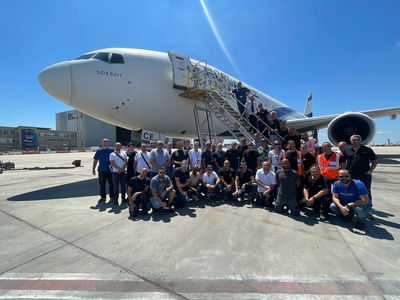 צוות הטיסה כבר בעננים עוד בטרם החלה הטיסה