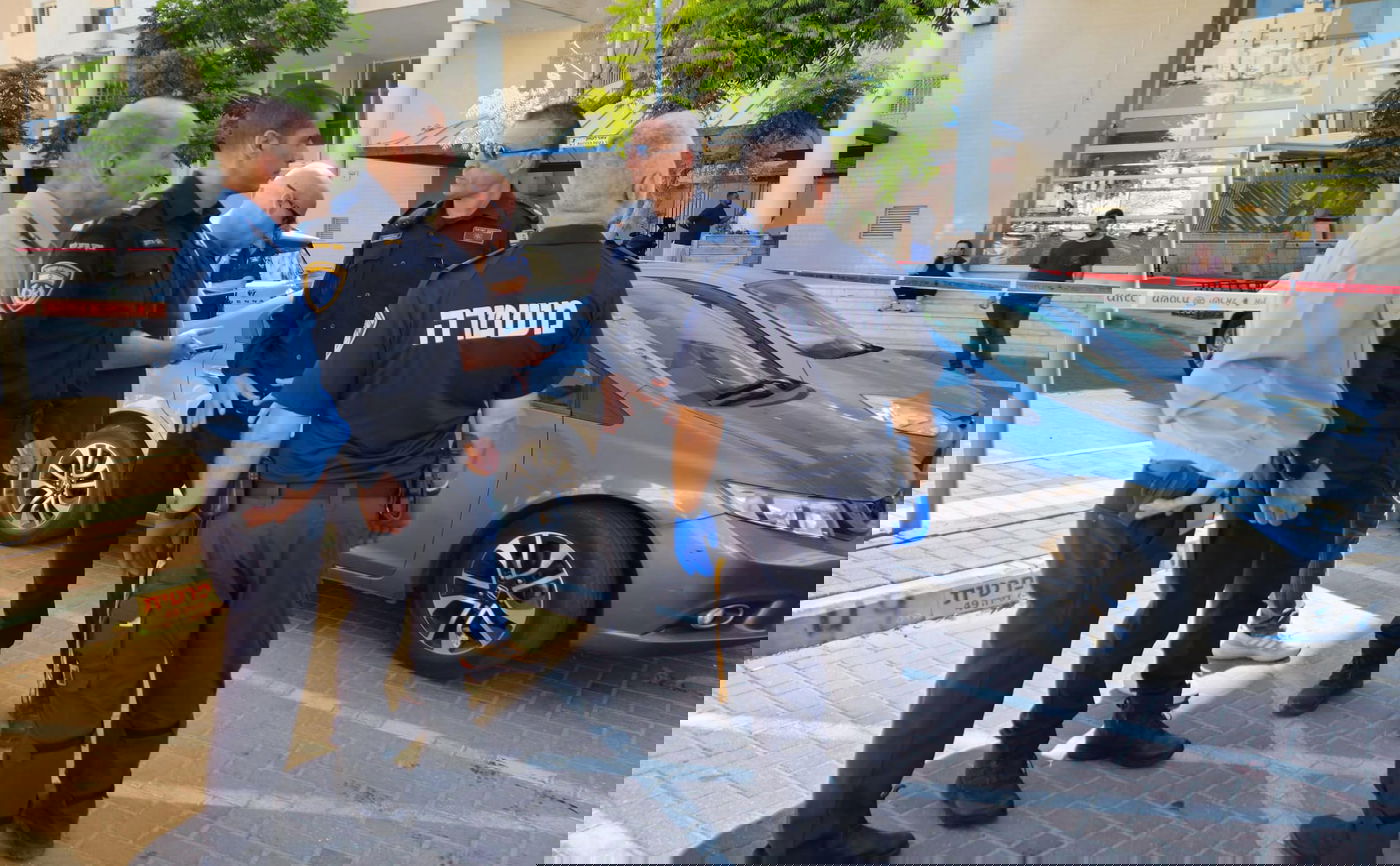 השוטרים בזירה