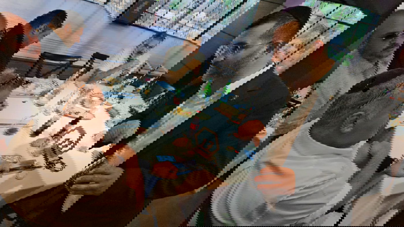 מזכה הרבים הרב יגאל כהן שימש סנדק בברית לנכדו | תיעוד