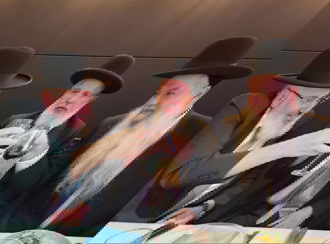 מזכה הרבים הרב יגאל כהן שימש סנדק בברית לנכדו | תיעוד