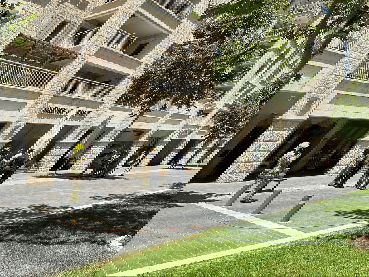 גז דלף במשכנות האומה; מבנה מגורים וחנויות פונו