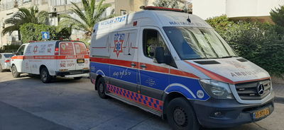 סולם נפל על פעוט בן שנתיים בביתו; מצבו בינוני