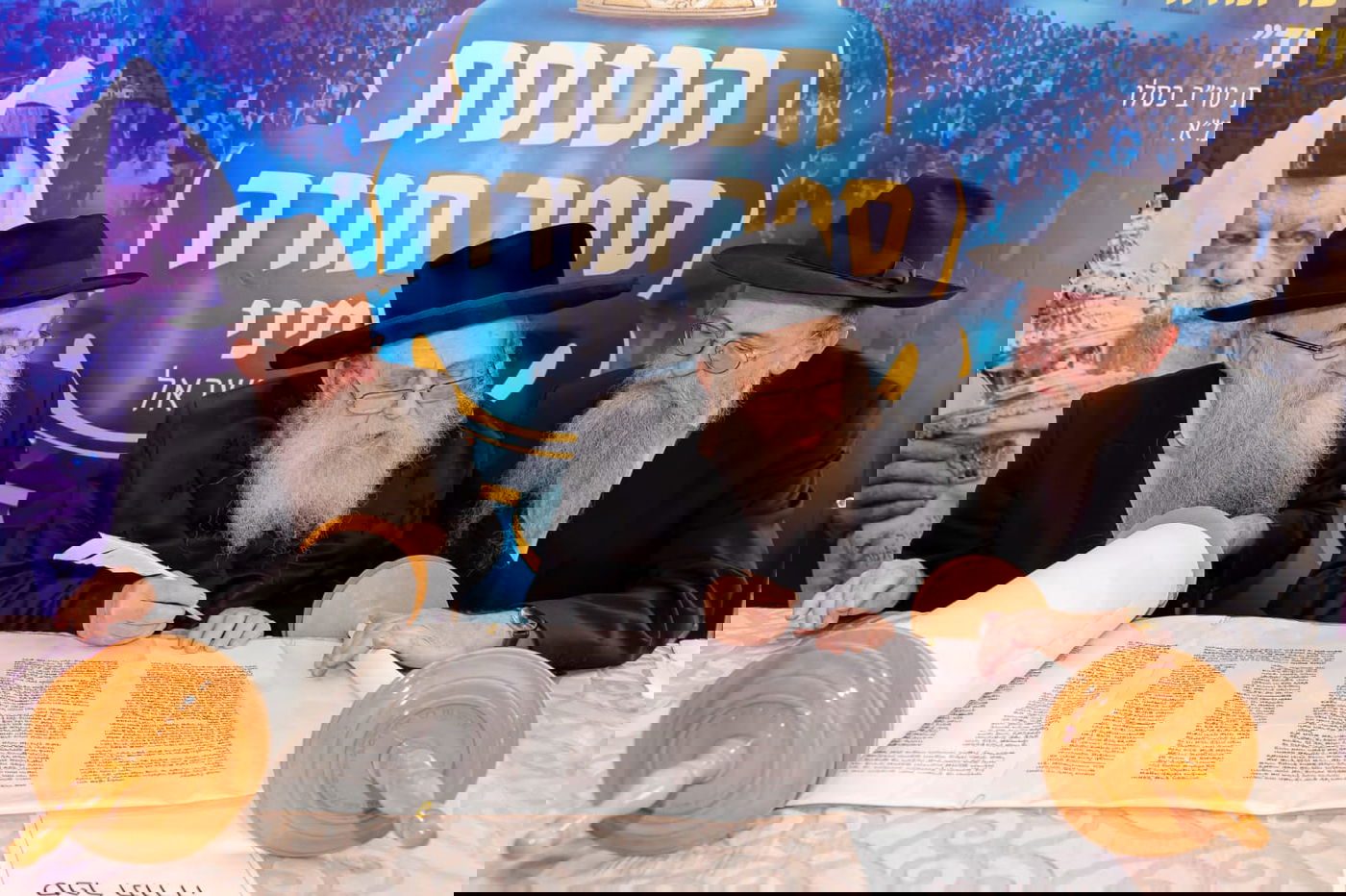 הכנסת ספר תורה הגדולה בעולם: 35,000 חגגו בכותל