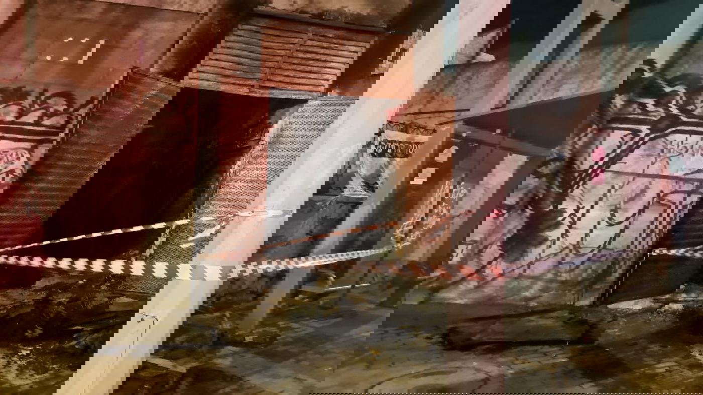 בן 50 חולץ במצב קשה ממבנה נטוש שעלה באש בחיפה