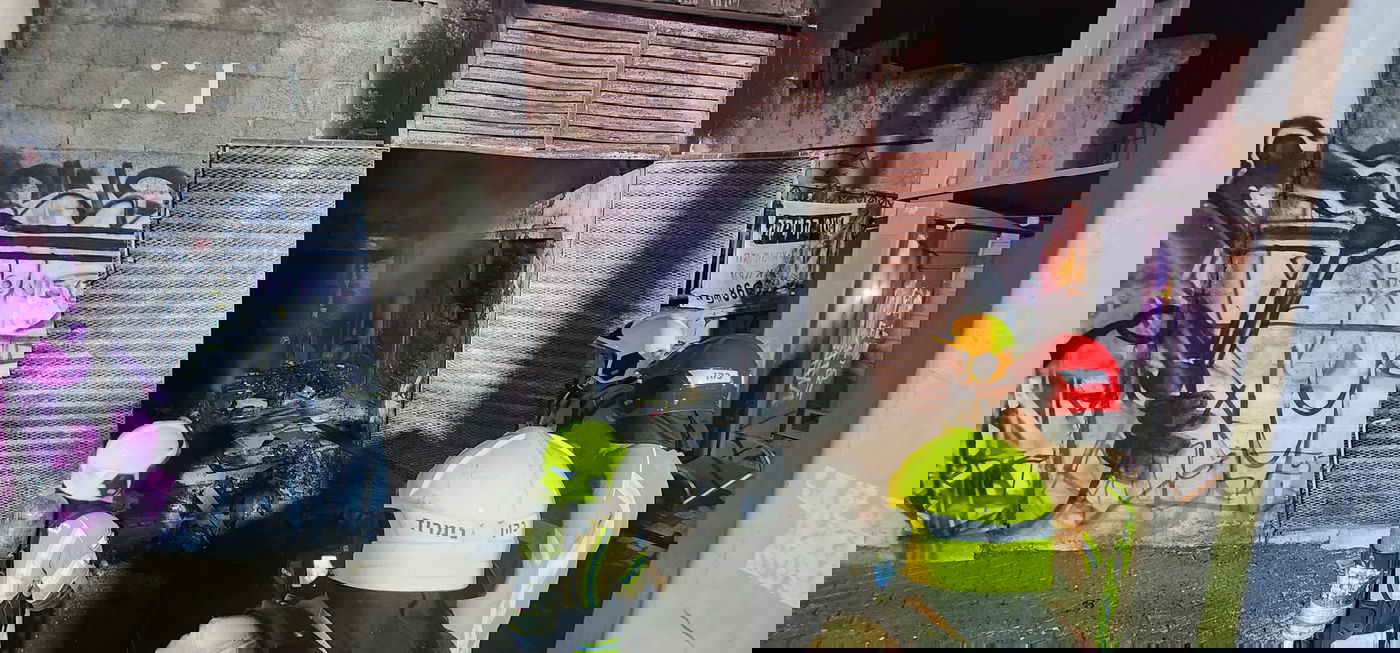 בן 50 חולץ במצב קשה ממבנה נטוש שעלה באש בחיפה