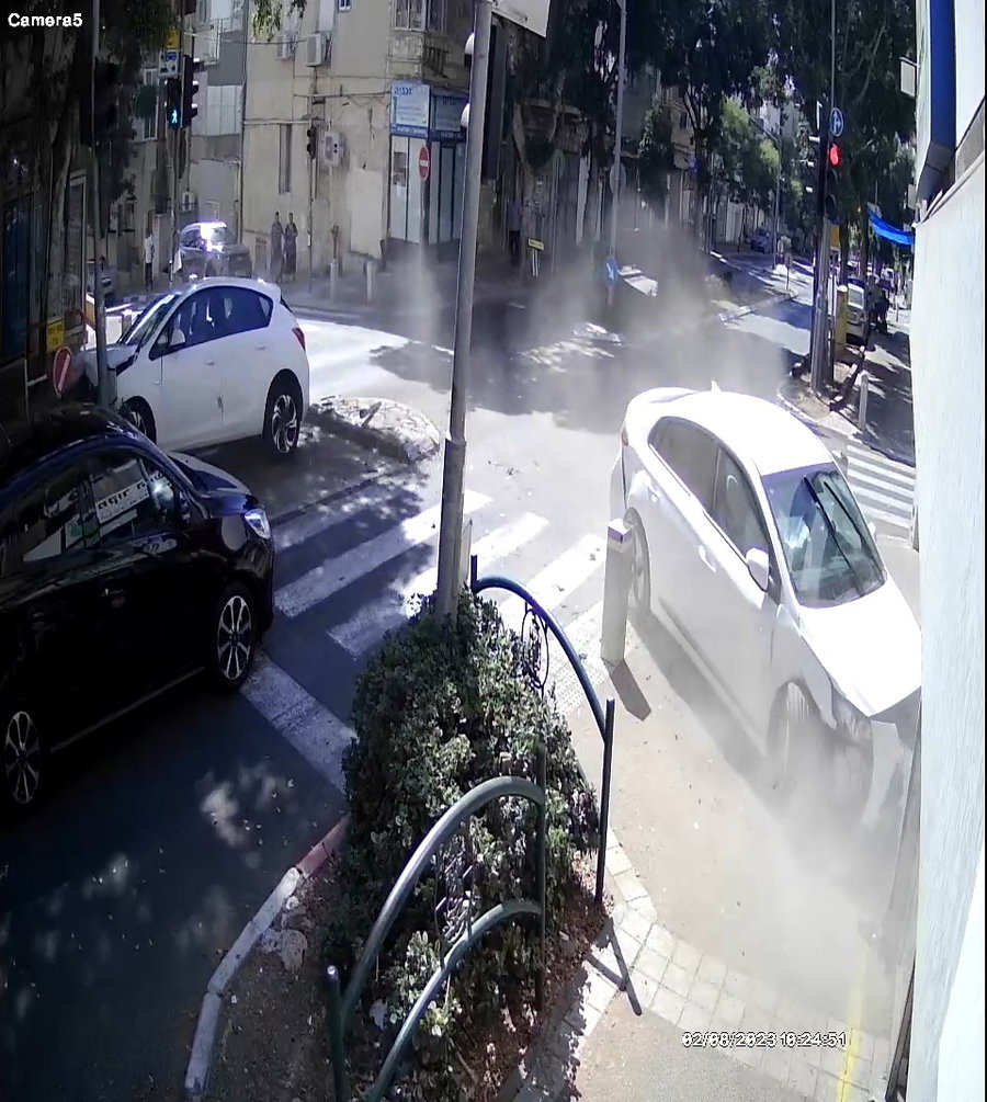 התאונה בשבוע שעבר, בה הרכב נזרק לתוך החנות