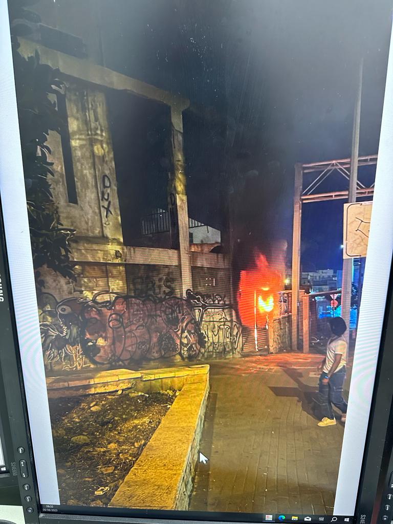 בן 50 חולץ במצב קשה ממבנה נטוש שעלה באש בחיפה