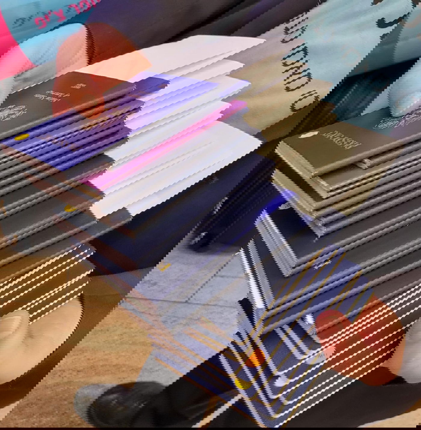 כל הדרכונים של בני המשפחה