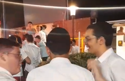 שמחים עם החתן ועם הסגן