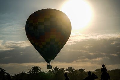 התחזית: עומסי חום כבדים בכל אזורי הארץ; ייתכן טפטוף