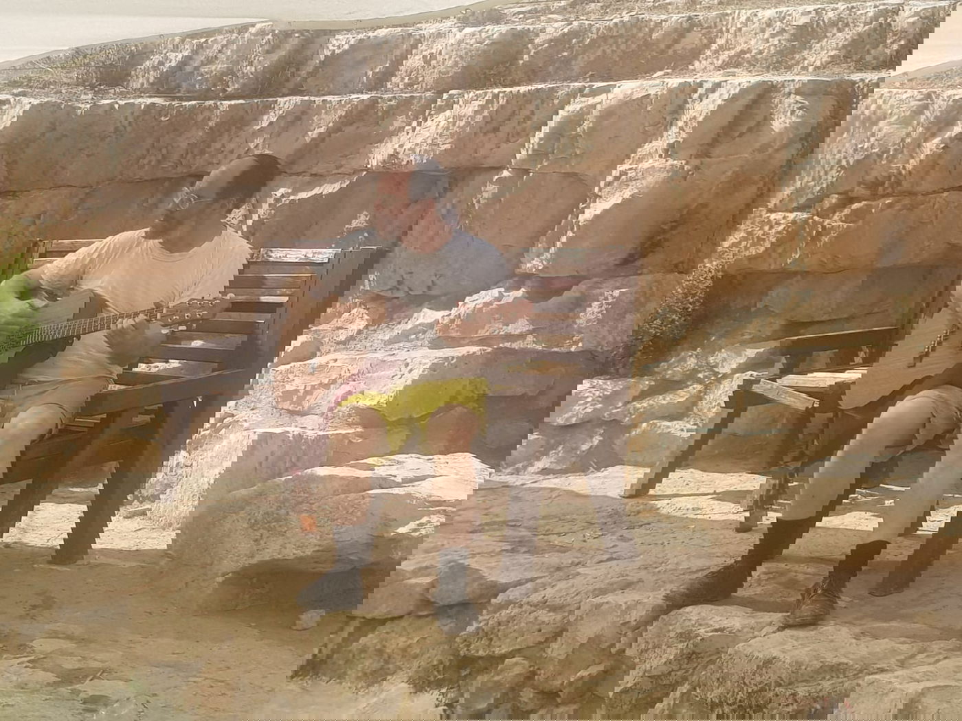 הזמר אהרן רזאל ב"עין המסייעת"