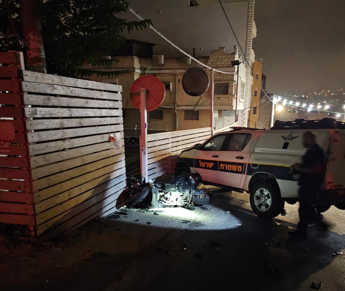 האופנוע שהתנגש בניידת, הלילה