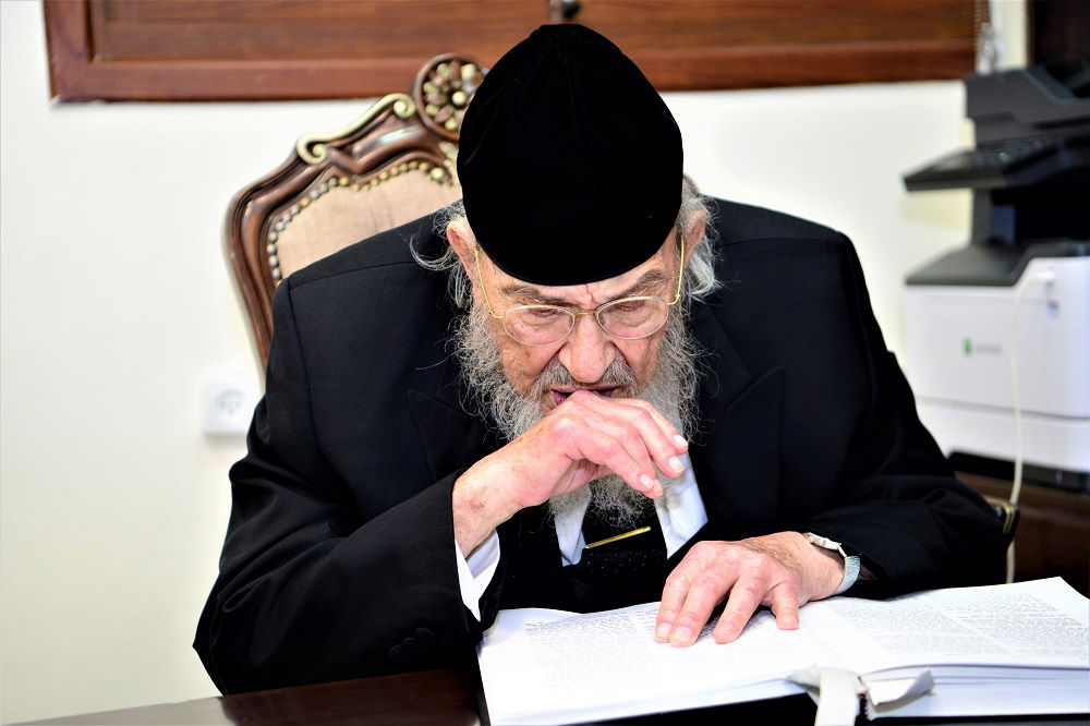 ראש הישיבה הגרב"מ אזרחי בלימודו