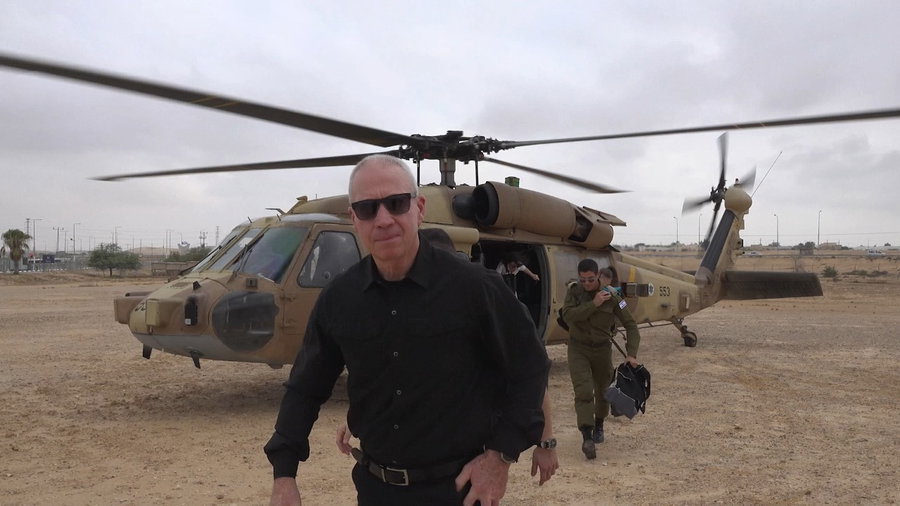 שר הביטחון יואב גלנט בביקור בבסיס רימון, בשיחה עם טייסים ובהצהרה לתקשורת