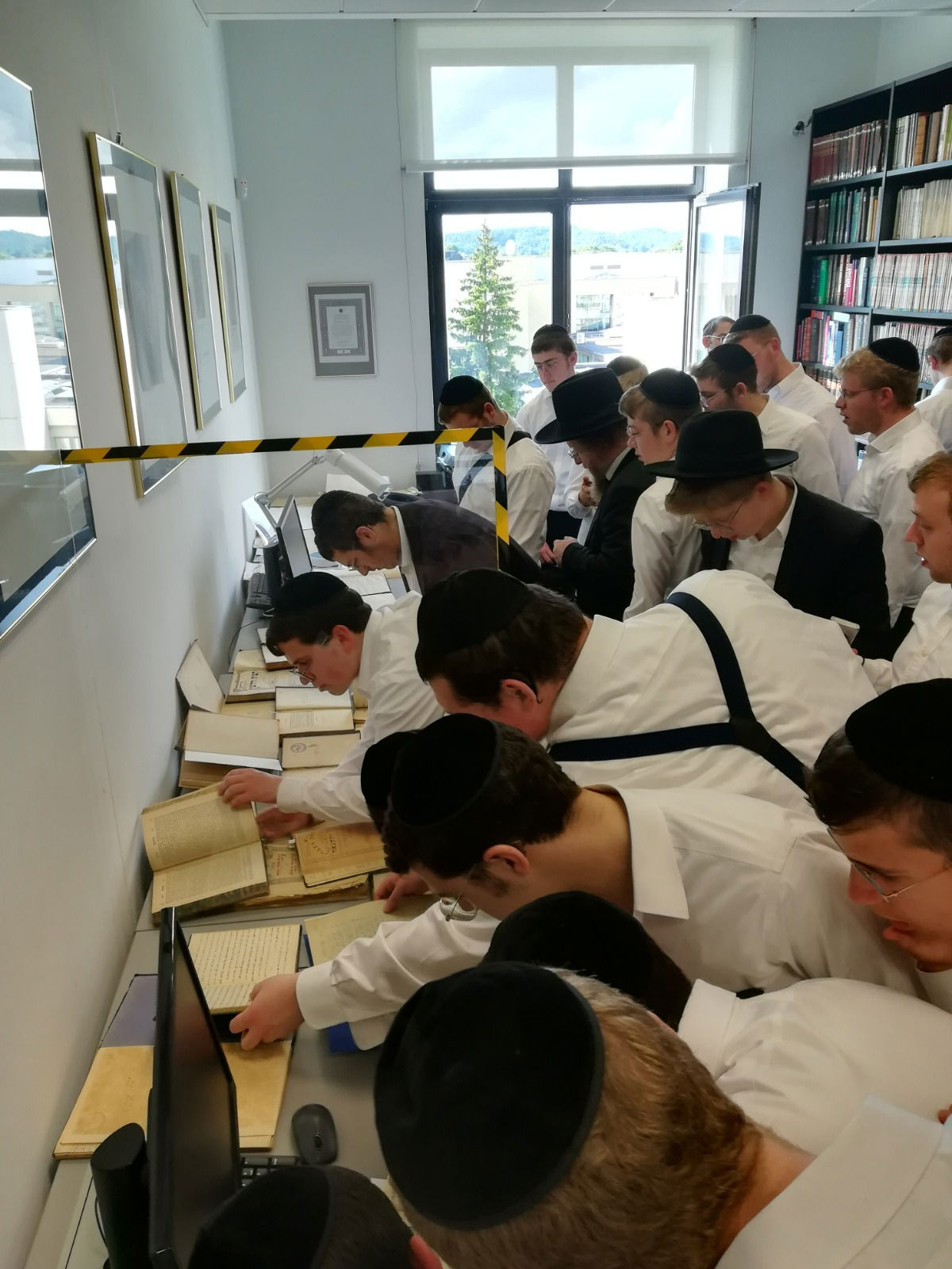 "נקמת דם עבדיך"; הגרש"ב סורוצקין גאל את בניין ישיבת טעלז בליטא • תיעוד מיוחד