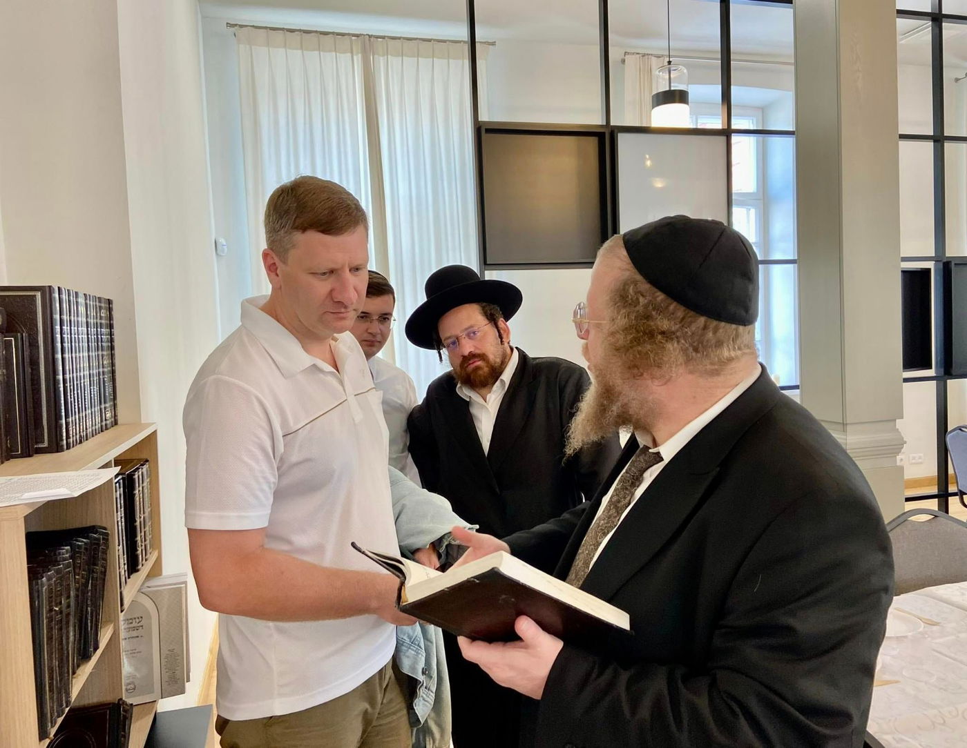 "נקמת דם עבדיך"; הגרש"ב סורוצקין גאל את בניין ישיבת טעלז בליטא • תיעוד מיוחד