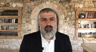 צבי יחזקאלי בפינה על פרשת • צפו