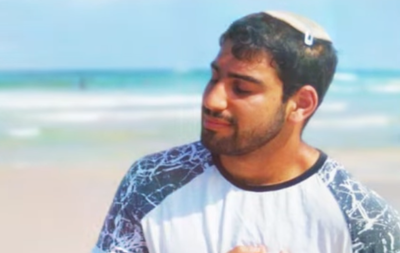 רועי אביב מחדש את השיר המרגש: "וטהר ליבנו"