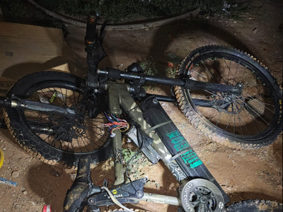 פצוע מורדם אחרי שריפה במעבדה פיראטית בעיר בני ברק