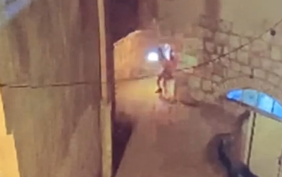 ירושלים: מחבל השליך בקבוק תבערה, נורה ונפצע | תיעוד