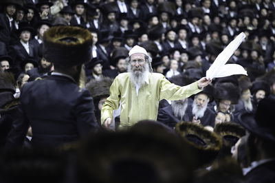 שבת אופרוף לבן המשפיע הגה"צ רבי אלימלך בידרמן | צפו