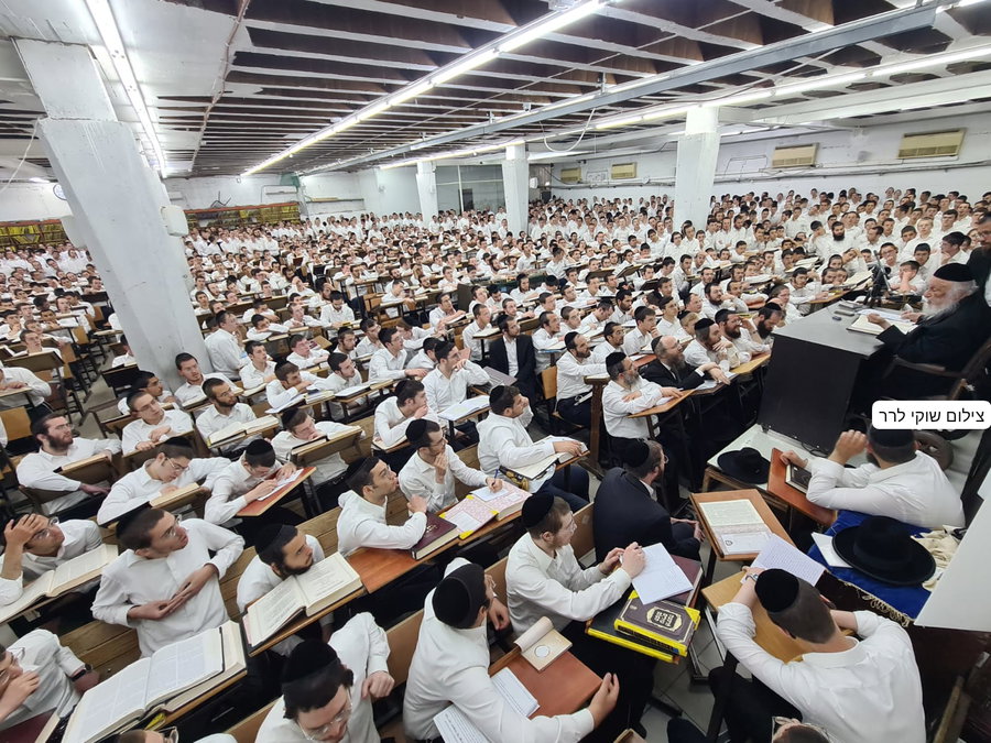 1,900 תלמידים בשיעור