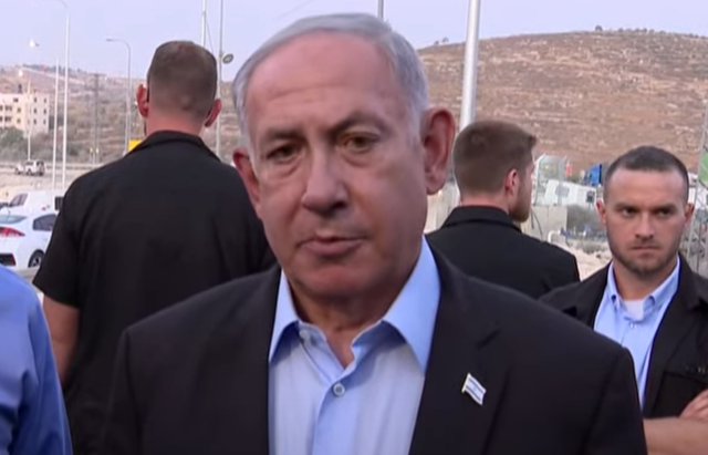 נתניהו בזירת הפיגוע