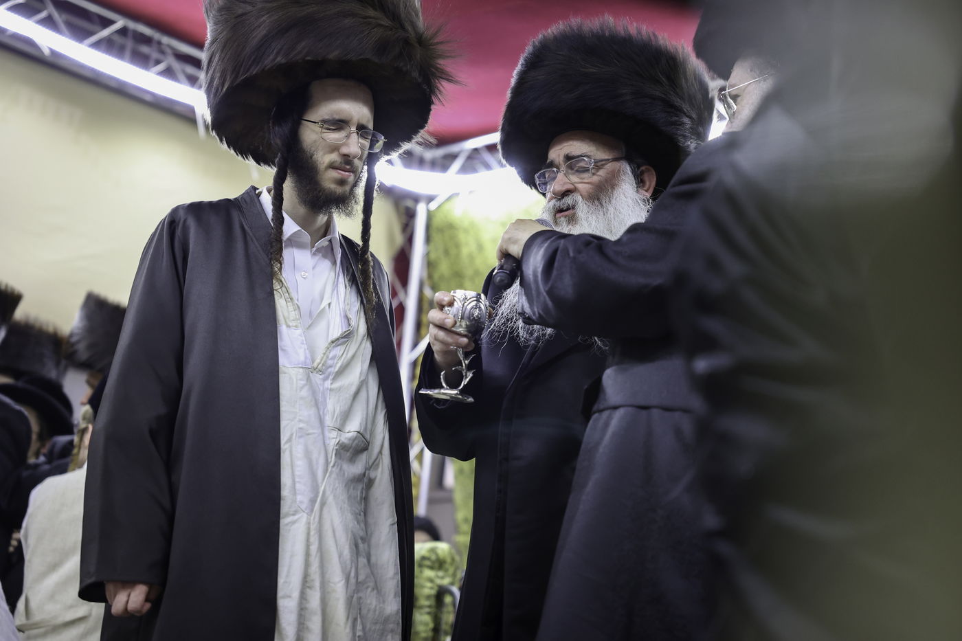 תיעוד ענק: אלפים בחתונת בן המשפיע רבי מיילך בידרמן