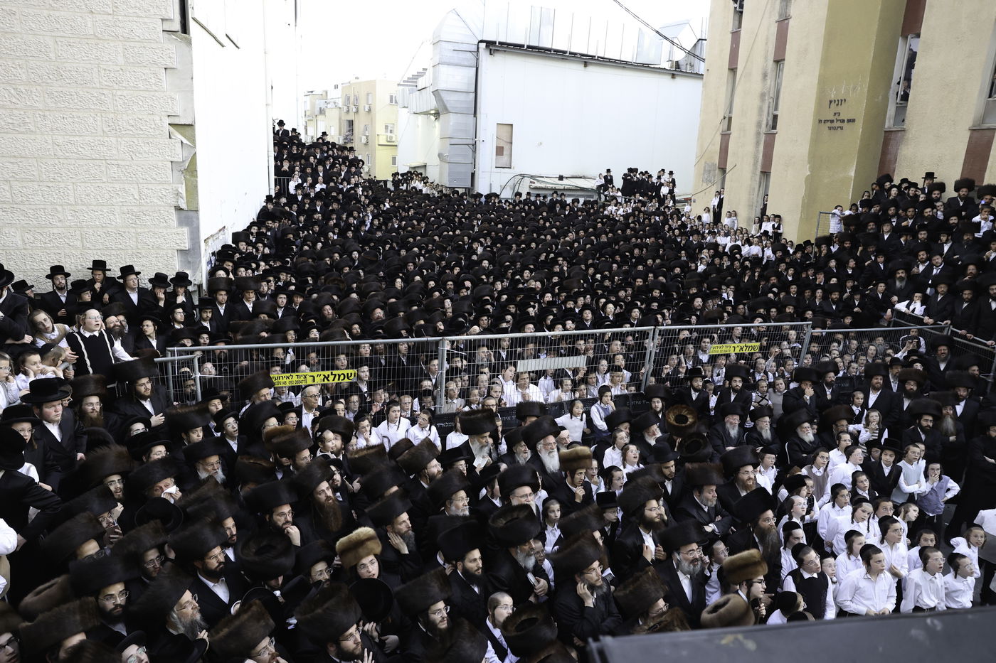 תיעוד ענק: אלפים בחתונת בן המשפיע רבי מיילך בידרמן