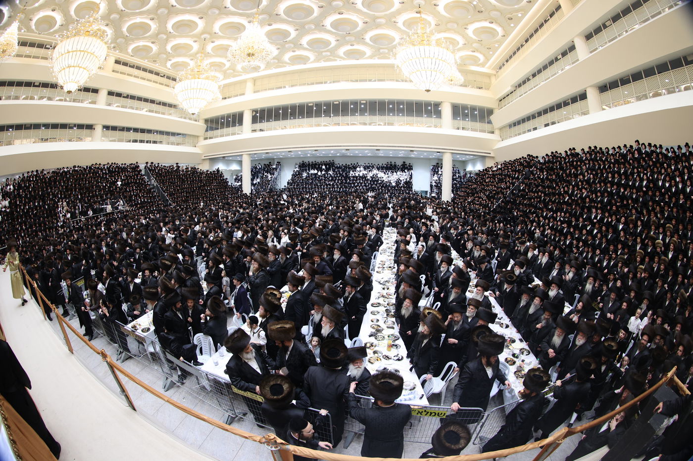 תיעוד ענק: אלפים בחתונת בן המשפיע רבי מיילך בידרמן