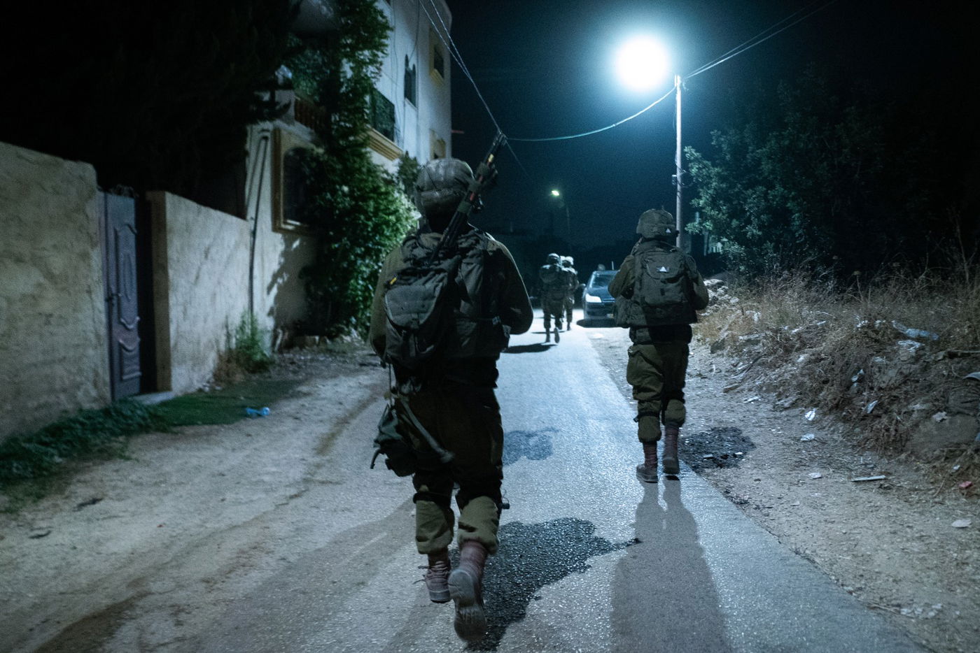 19 מבוקשים נעצרו הלילה; אמצעי לחימה הוחרמו | צפו