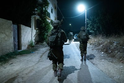 19 מבוקשים נעצרו הלילה; אמצעי לחימה הוחרמו | צפו