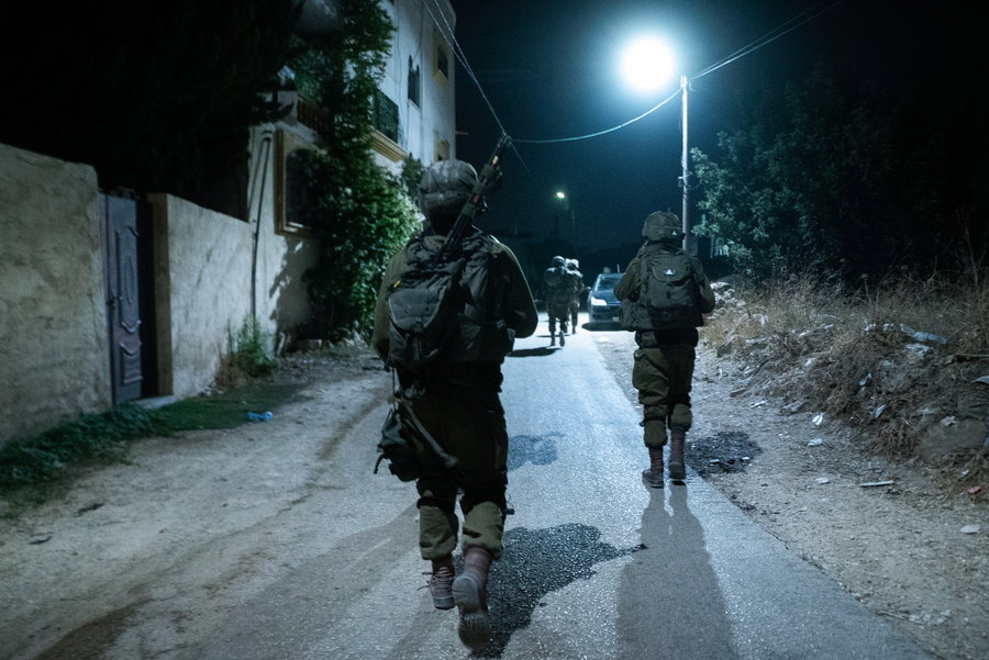 19 מבוקשים נעצרו הלילה; אמצעי לחימה הוחרמו | צפו